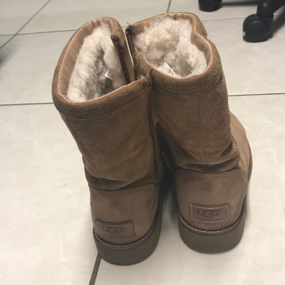 Perfect condition rain boots uggs